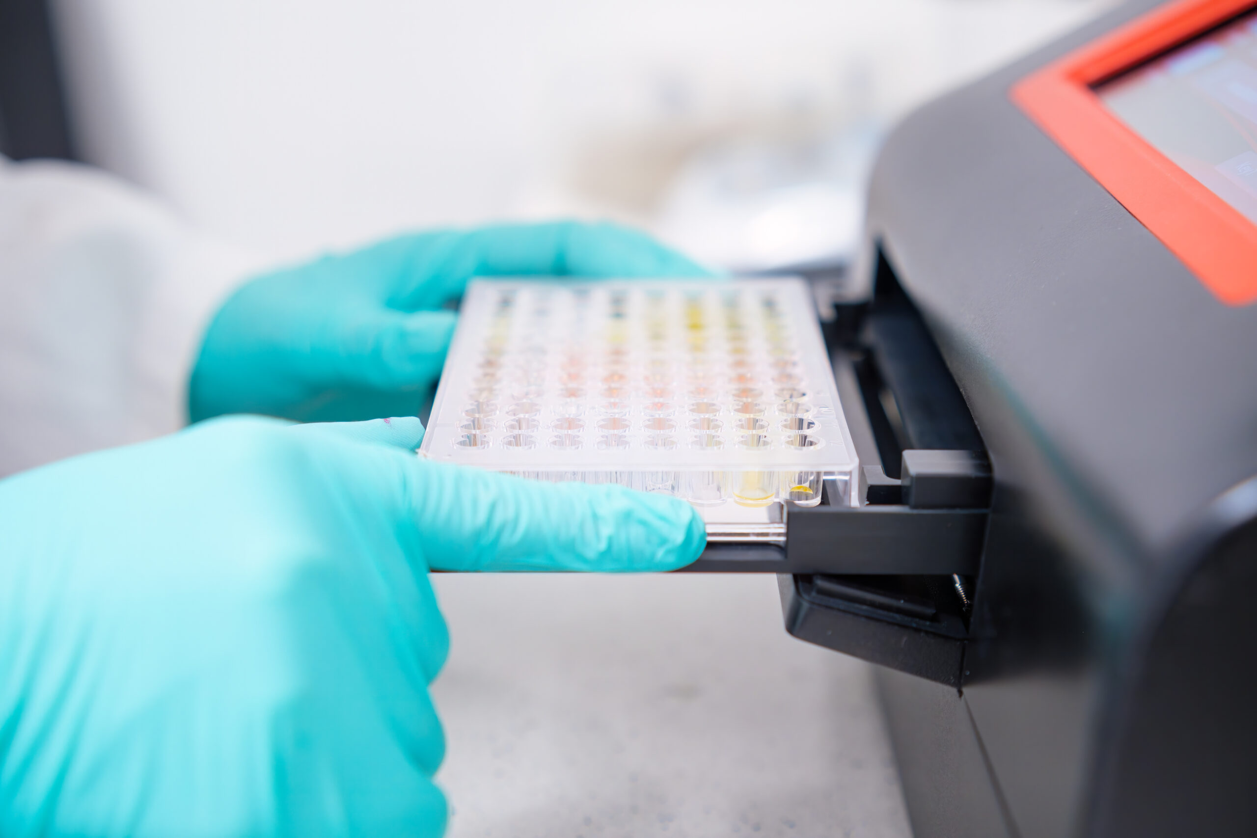 Réévaluer l'utilisation des applications scientifiques sur le lecteur de microplaques ELISA de laboratoire