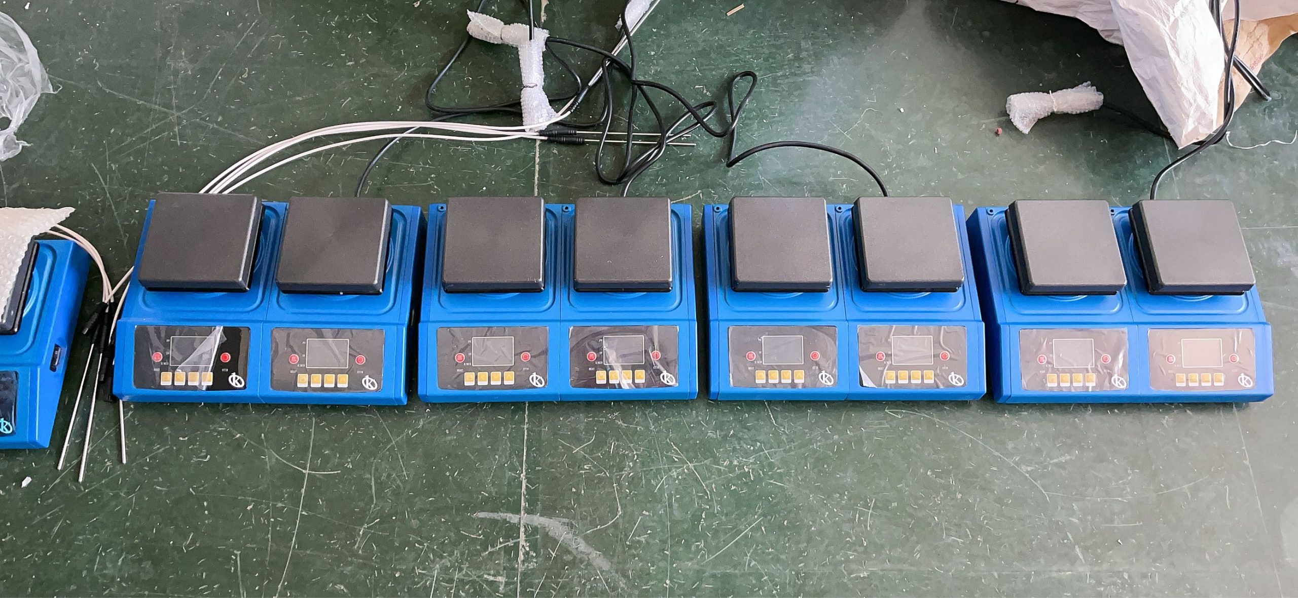 Comparer les Agitateurs Magnétiques : Kalstein YR02947 vs Scilogex MS-300