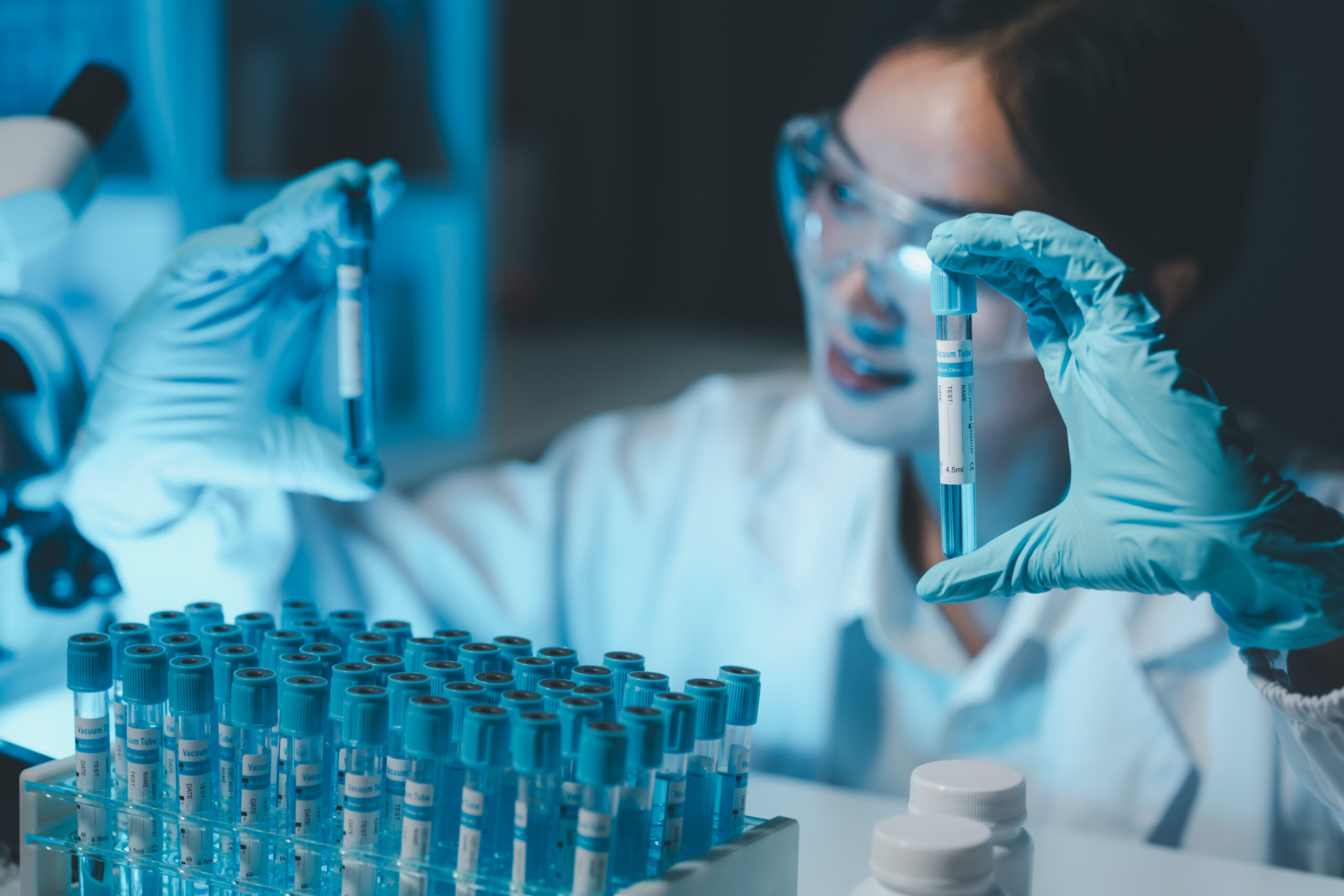 Vaccins anti-Covid : controverses, innovations et le bilan de quatre ans de campagnes de vaccination